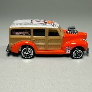 Hot Wheels '40 Ford Woody #33 Station Wagon Orange Panel